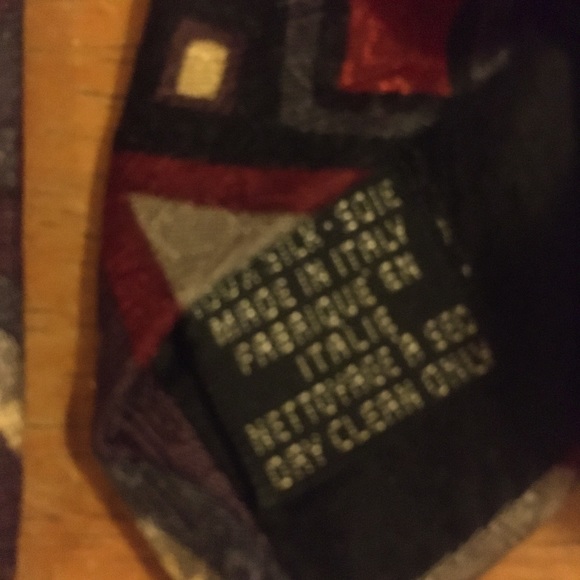 Italian Authentic Paolo Gucci Tie 100% Silk, Multi Color, perfect condition. - Picture 2 of 4